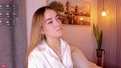 Mia White  online show from February 3, 2025, 12:47 pm