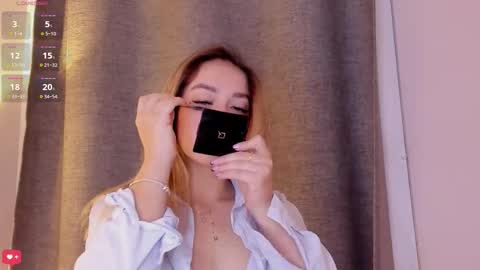 Mia White  online show from November 24, 2025, 1:22 pm