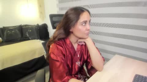 Mia   online show from November 22, 2025, 7:46 pm