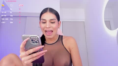 Snapshot of mia_yourmommy chatting on December 17, 2024, 9:17 am online show from December 17, 2024, 9:17 am