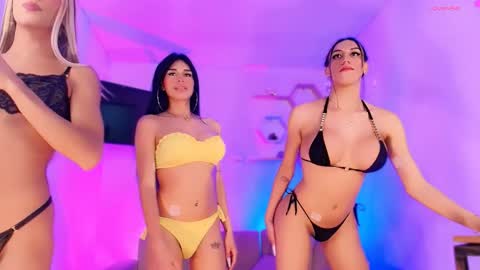 Snapshot of mia_yourmommy chatting on January 28, 2025, 3:04 pm online show from January 28, 2025, 3:04 pm