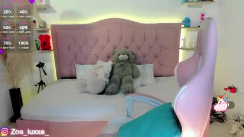 Mia online show from May 1, 2026, 9:19 pm