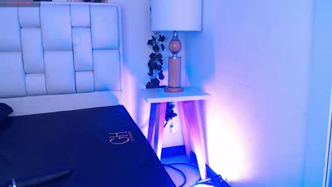 Mia online show from February 12, 2025, 12:01 pm