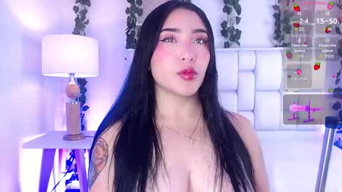 Mia online show from September 12, 2025, 11:54 am