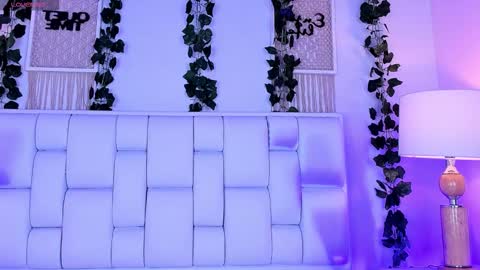 Mia online show from March 24, 2026, 12:43 pm