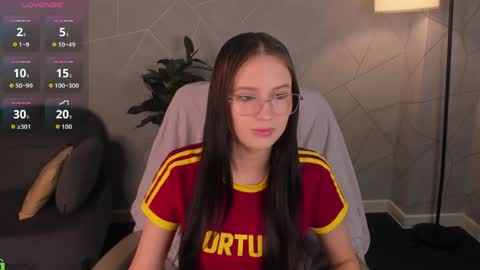 Mia online show from April 10, 2026, 10:53 am