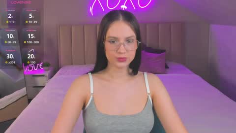 Mia online show from April 20, 2026, 11:24 am