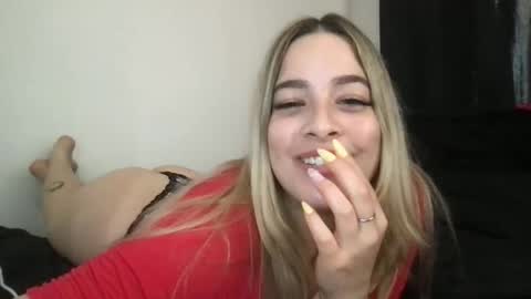 Mia Moji online show from November 15, 2025, 1:40 pm