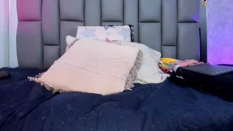 Mia online show from February 28, 2025, 3:15 pm