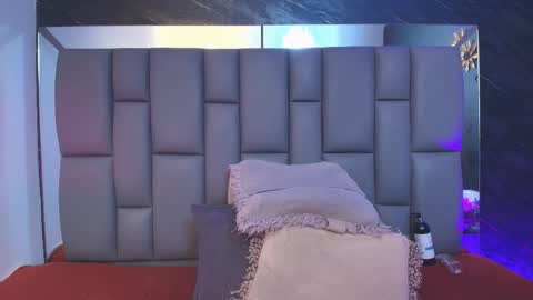 Mia online show from October 9, 2025, 12:03 pm