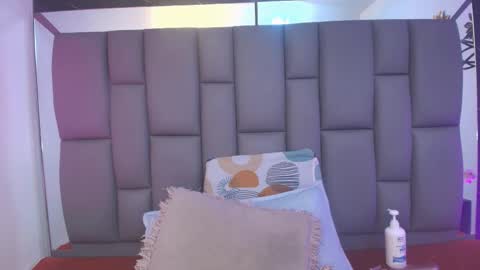 Mia online show from January 17, 2026, 12:10 pm