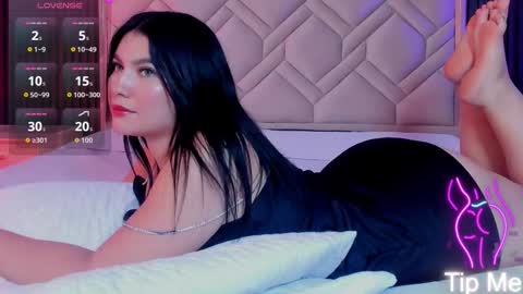 Miaa Farrel online show from September 23, 2025, 8:01 pm