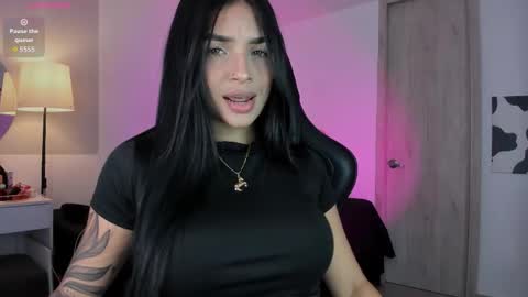 Mia online show from September 16, 2025, 7:37 pm