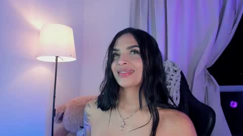 Mia online show from November 12, 2025, 4:57 am