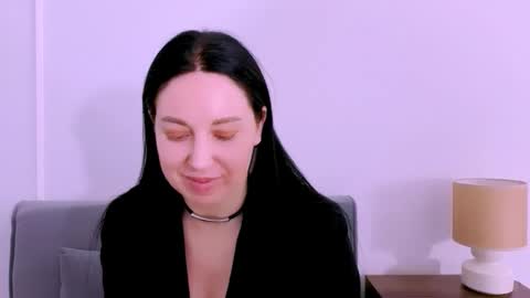 Mia online show from April 18, 2026, 3:49 pm