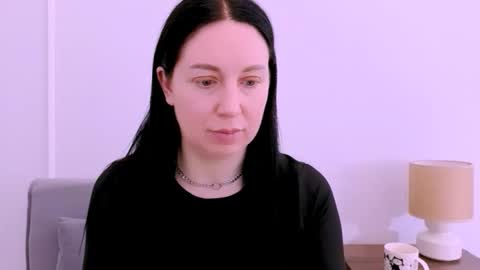 Mia online show from April 21, 2026, 3:28 pm