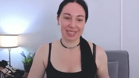 Mia online show from June 5, 2026, 3:18 pm