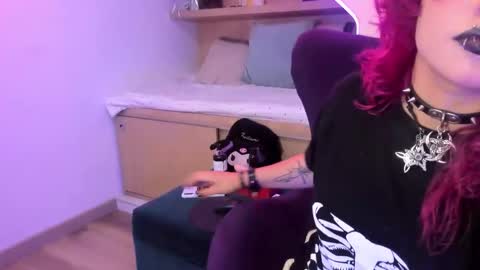 Mia online show from February 20, 2025, 12:47 pm