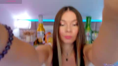 Mia online show from September 20, 2025, 7:37 pm