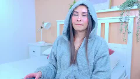 miaanderson__ online show from April 19, 2026, 12:37 pm