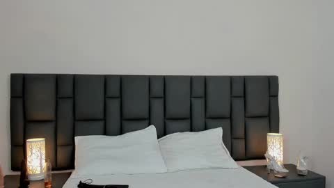 mia red hair molly short hair online show from January 8, 2025, 12:05 pm