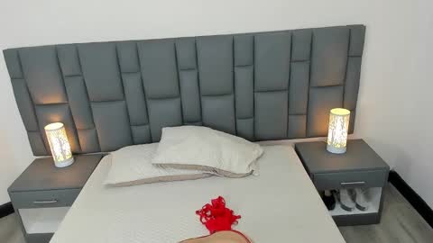 mia red hair molly short hair online show from January 11, 2025, 2:41 am