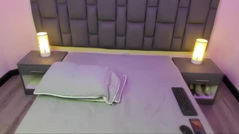 mia red hair molly short hair online show from March 1, 2025, 8:45 am