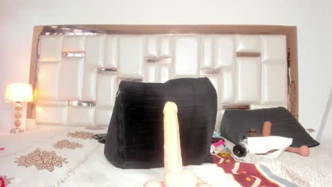 Mia  online show from January 24, 2025, 3:34 pm