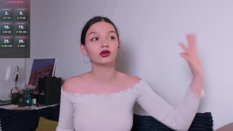 Snapshot of miabellee_ chatting on June 1, 2026, 10:22 pm mia online show from June 1, 2026, 10:22 pm