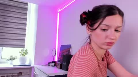 Snapshot of miabellee_ chatting on July 10, 2026, 3:58 pm mia online show from July 10, 2026, 3:58 pm