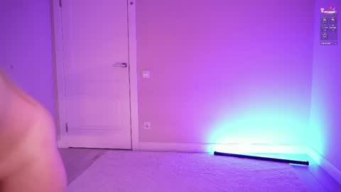 miablueye online show from April 7, 2026, 4:51 pm