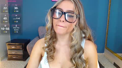 MiaCarper online show from January 3, 2025, 8:32 pm