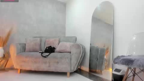 miacooper online show from September 11, 2025, 9:04 pm