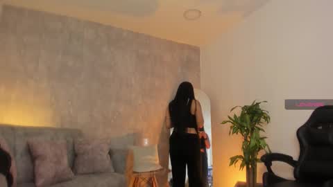 miacooper online show from September 26, 2025, 12:20 pm