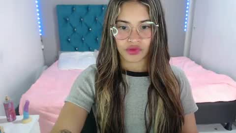 Snapshot of miacumgirl chatting on July 1, 2026, 2:40 pm miacumgirl online show from July 1, 2026, 2:40 pm