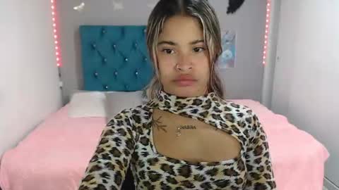 Snapshot of miacumgirl chatting on July 5, 2026, 1:40 pm miacumgirl online show from July 5, 2026, 1:40 pm