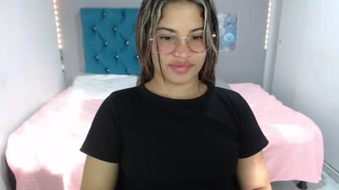 Snapshot of miacumgirl chatting on July 7, 2026, 12:20 pm miacumgirl online show from July 7, 2026, 12:20 pm