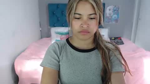 Snapshot of miacumgirl chatting on July 27, 2026, 12:23 pm miacumgirl online show from July 27, 2026, 12:23 pm