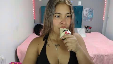 Snapshot of miacumgirl chatting on August 6, 2026, 12:18 pm miacumgirl online show from August 6, 2026, 12:18 pm