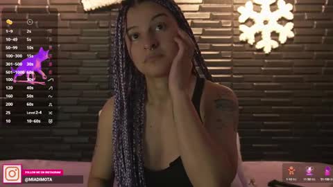 Mia online show from December 5, 2024, 3:48 am