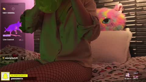 Mia online show from December 14, 2024, 7:40 am