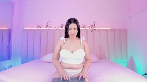 miafarrog online show from April 19, 2026, 7:38 pm
