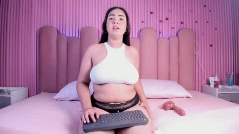 miafarrog online show from April 21, 2026, 7:50 pm