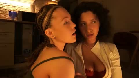 Snapshot of miafleur chatting on August 2, 2026, 10:52 pm Mia online show from August 2, 2026, 10:52 pm