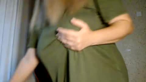Snapshot of miafoxisja chatting on May 22, 2026, 2:33 pm MiaFoxisJa online show from May 22, 2026, 2:33 pm