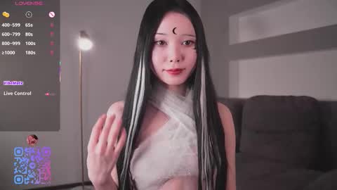 Mia online show from October 27, 2025, 7:45 am