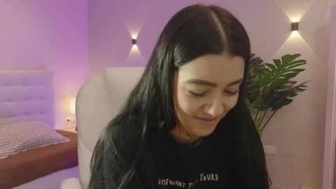 Mia Gomez online show from November 5, 2025, 12:49 pm