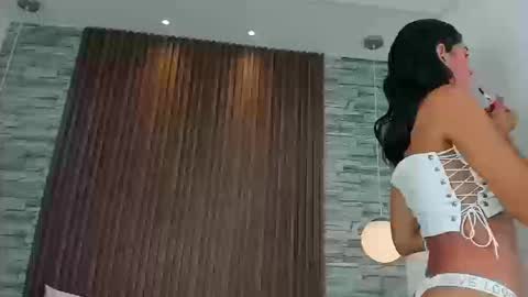 miagomezx online show from September 22, 2025, 8:55 pm