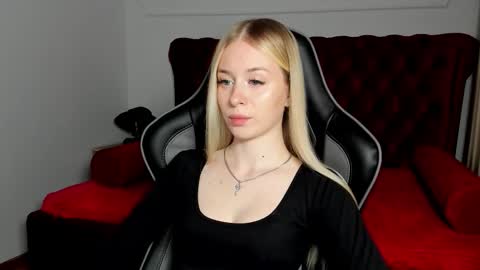 Mia online show from September 15, 2025, 5:35 pm