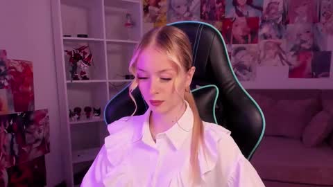 Mia online show from September 17, 2025, 5:25 pm